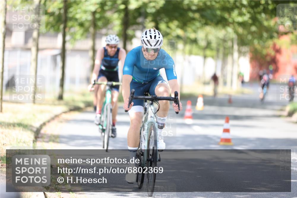 11.08.2024 - GEWOBA Citytriathlon Bremen H.Heesch http://msf.ph/oto/6802369 11.08.2024 12:03:40 Laufen  meine-sportfotos.de