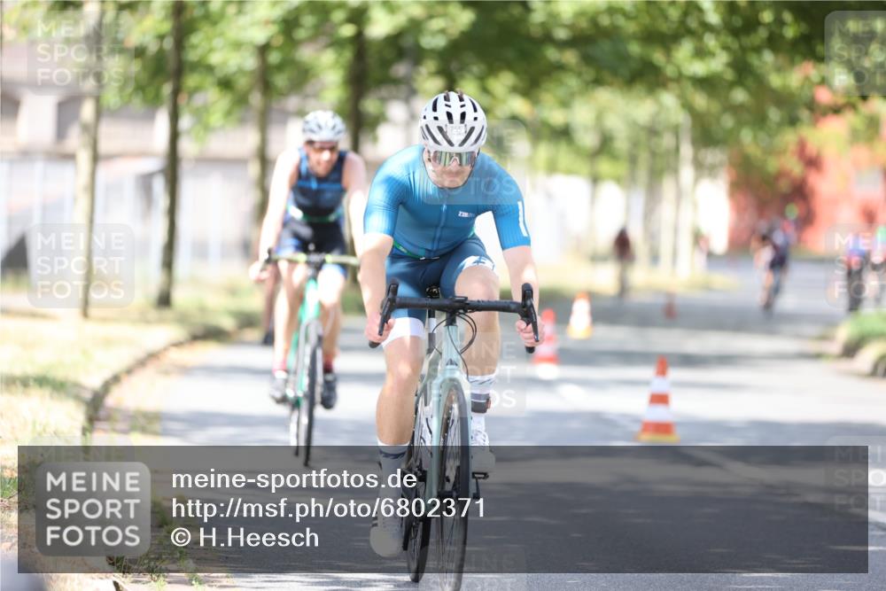 11.08.2024 - GEWOBA Citytriathlon Bremen H.Heesch http://msf.ph/oto/6802371 11.08.2024 12:03:40 Laufen  meine-sportfotos.de