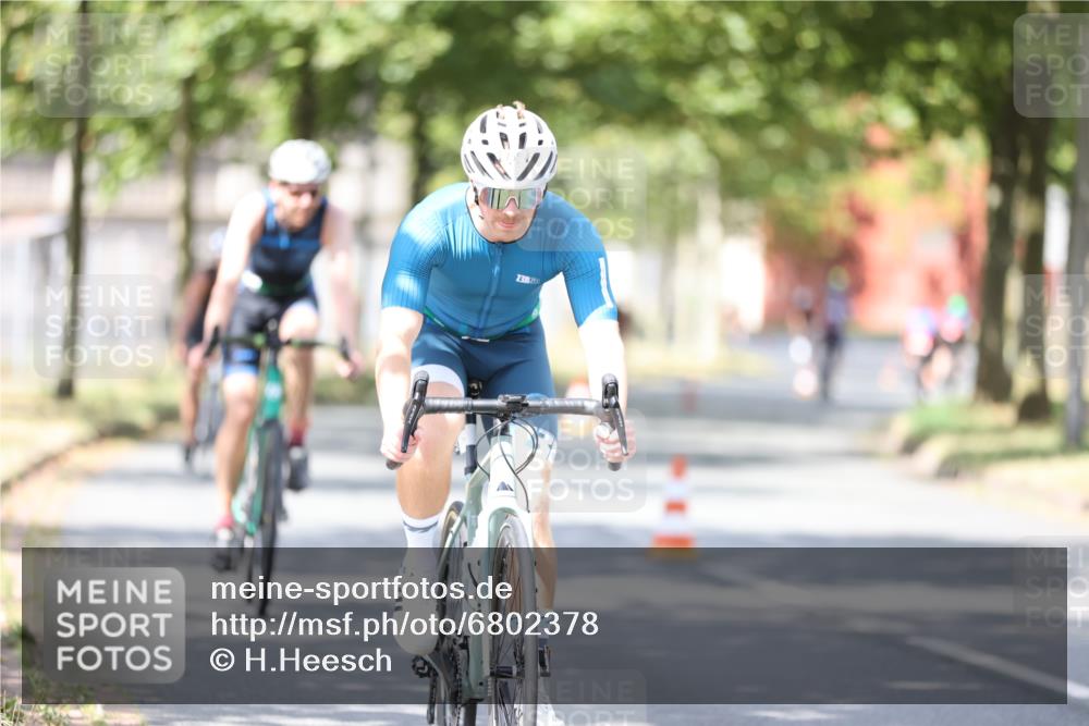 11.08.2024 - GEWOBA Citytriathlon Bremen H.Heesch http://msf.ph/oto/6802378 11.08.2024 12:03:40 Laufen  meine-sportfotos.de