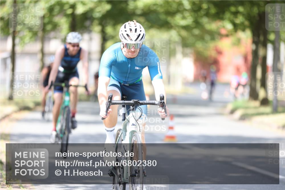 11.08.2024 - GEWOBA Citytriathlon Bremen H.Heesch http://msf.ph/oto/6802380 11.08.2024 12:03:40 Laufen  meine-sportfotos.de