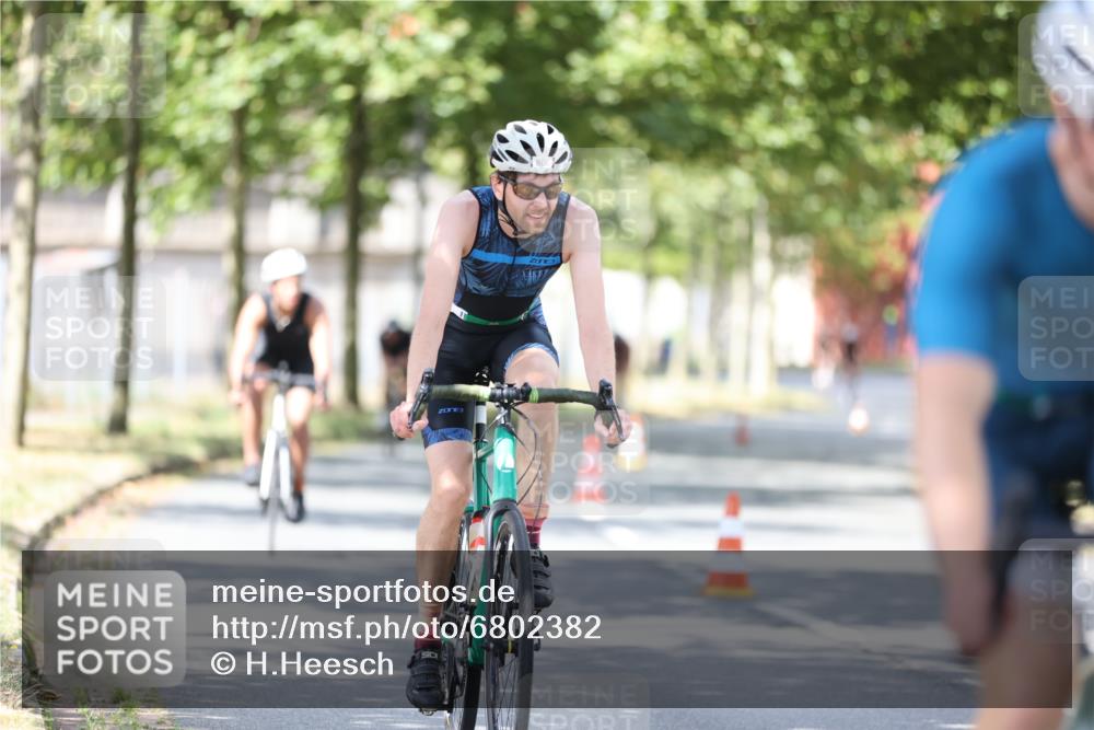 11.08.2024 - GEWOBA Citytriathlon Bremen H.Heesch http://msf.ph/oto/6802382 11.08.2024 12:03:41 Laufen  meine-sportfotos.de