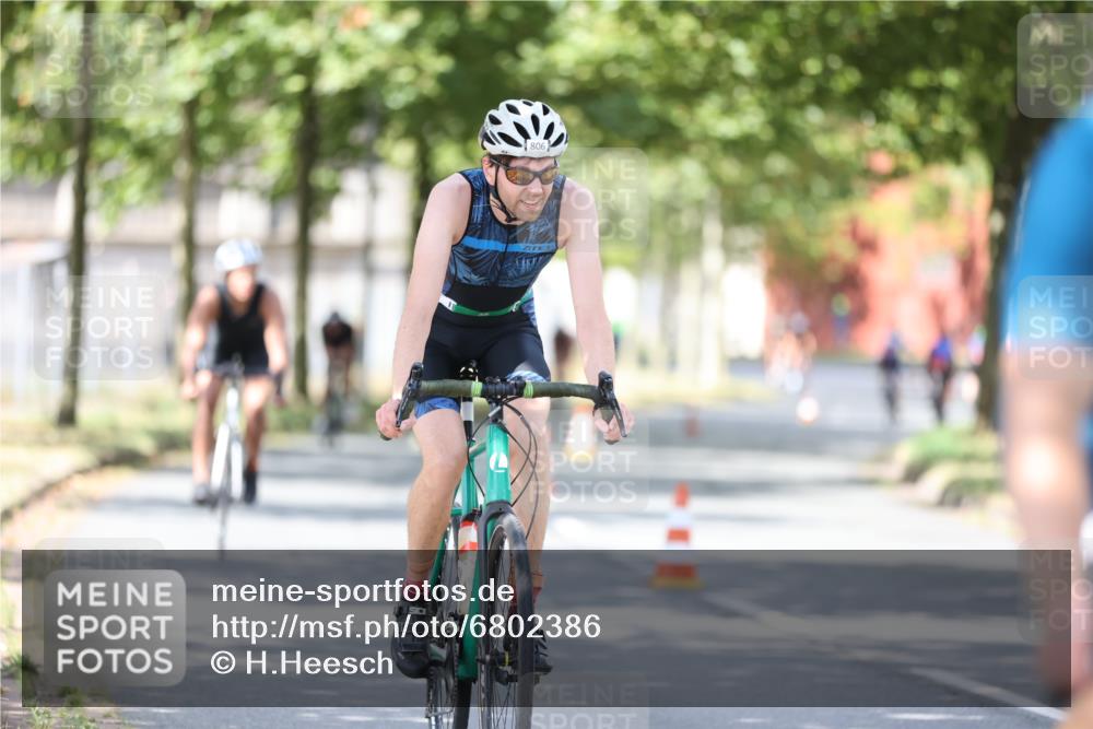 11.08.2024 - GEWOBA Citytriathlon Bremen H.Heesch http://msf.ph/oto/6802386 11.08.2024 12:03:41 Laufen  meine-sportfotos.de