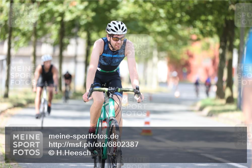 11.08.2024 - GEWOBA Citytriathlon Bremen H.Heesch http://msf.ph/oto/6802387 11.08.2024 12:03:41 Laufen  meine-sportfotos.de