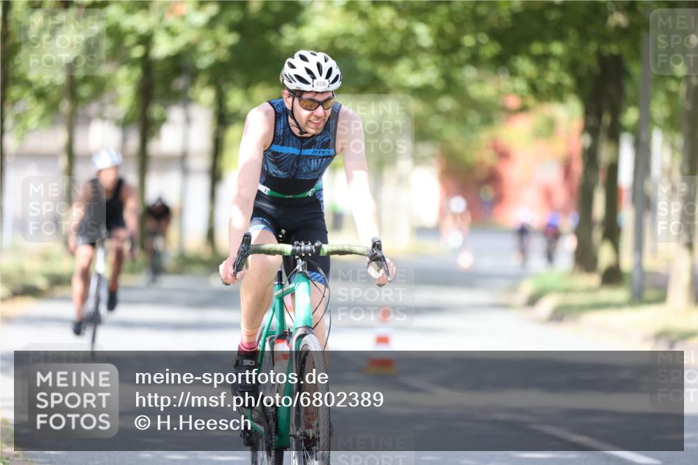 11.08.2024 - GEWOBA Citytriathlon Bremen H.Heesch http://msf.ph/oto/6802389 11.08.2024 12:03:41 Laufen  meine-sportfotos.de