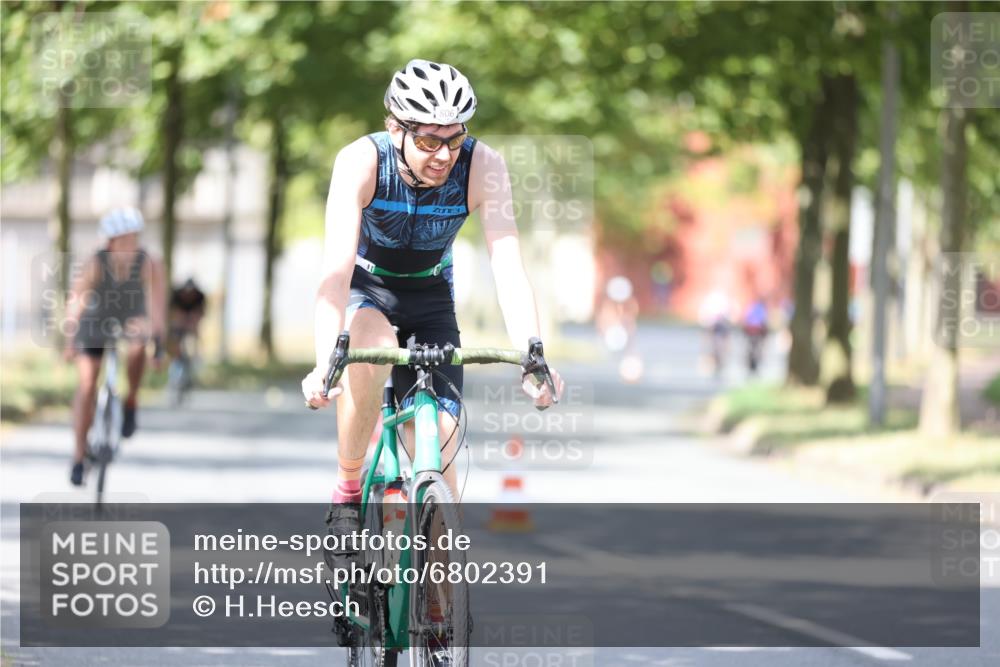 11.08.2024 - GEWOBA Citytriathlon Bremen H.Heesch http://msf.ph/oto/6802391 11.08.2024 12:03:41 Laufen  meine-sportfotos.de