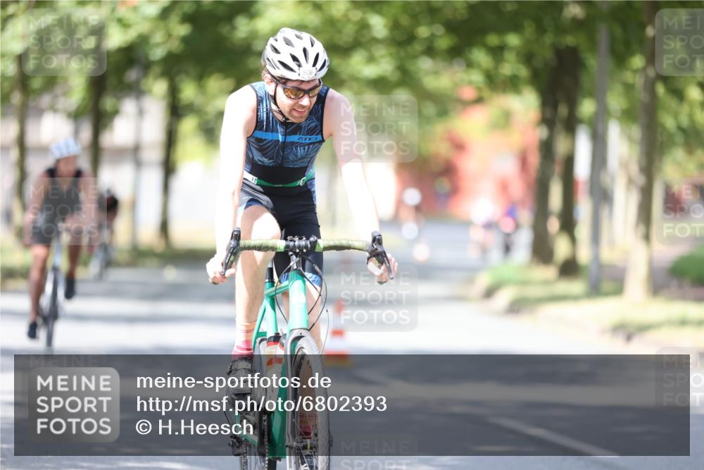 11.08.2024 - GEWOBA Citytriathlon Bremen H.Heesch http://msf.ph/oto/6802393 11.08.2024 12:03:41 Laufen  meine-sportfotos.de