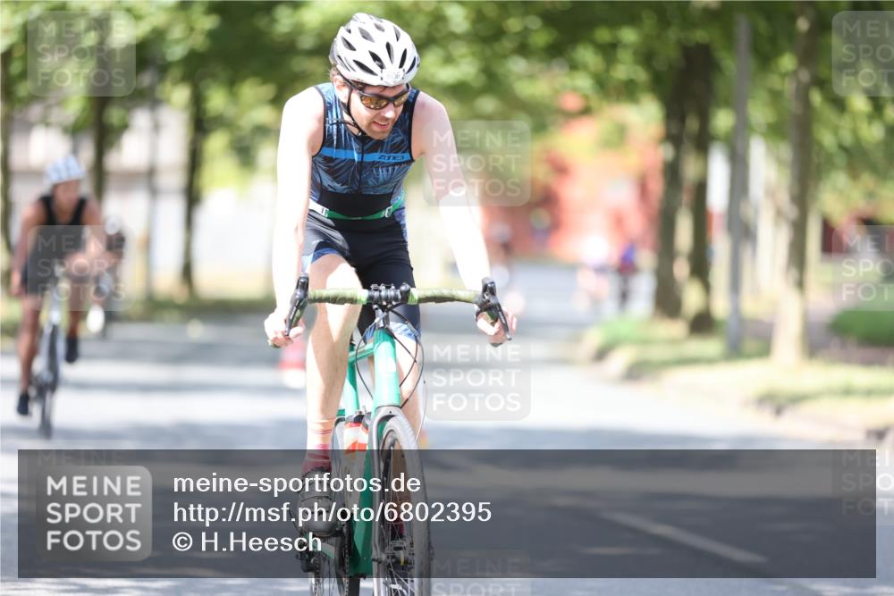 11.08.2024 - GEWOBA Citytriathlon Bremen H.Heesch http://msf.ph/oto/6802395 11.08.2024 12:03:41 Laufen  meine-sportfotos.de