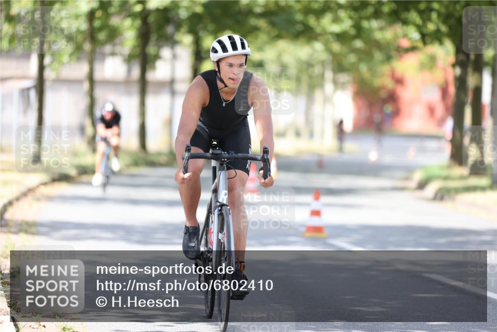 11.08.2024 - GEWOBA Citytriathlon Bremen H.Heesch http://msf.ph/oto/6802410 11.08.2024 12:03:43 Laufen  meine-sportfotos.de
