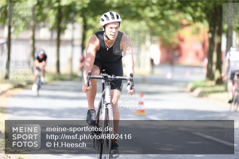 11.08.2024 - GEWOBA Citytriathlon Bremen H.Heesch http://msf.ph/oto/6802416 11.08.2024 12:03:43 Laufen  meine-sportfotos.de