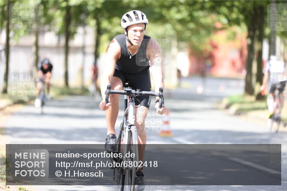 11.08.2024 - GEWOBA Citytriathlon Bremen H.Heesch http://msf.ph/oto/6802418 11.08.2024 12:03:43 Laufen  meine-sportfotos.de