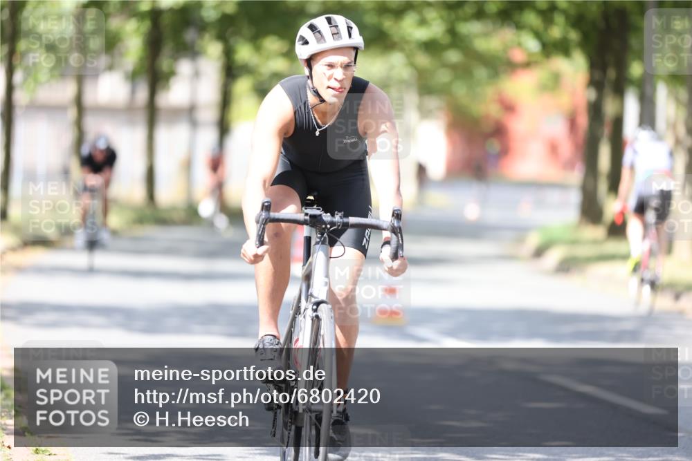 11.08.2024 - GEWOBA Citytriathlon Bremen H.Heesch http://msf.ph/oto/6802420 11.08.2024 12:03:43 Laufen  meine-sportfotos.de