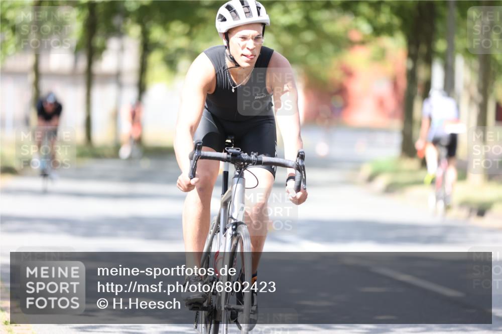 11.08.2024 - GEWOBA Citytriathlon Bremen H.Heesch http://msf.ph/oto/6802423 11.08.2024 12:03:43 Laufen  meine-sportfotos.de