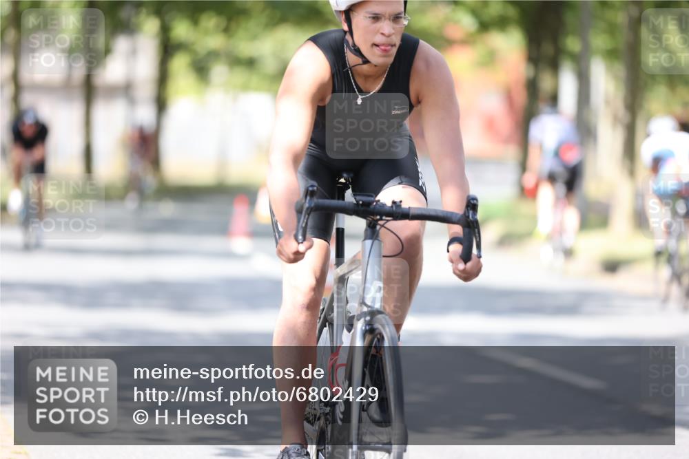 11.08.2024 - GEWOBA Citytriathlon Bremen H.Heesch http://msf.ph/oto/6802429 11.08.2024 12:03:43 Laufen  meine-sportfotos.de