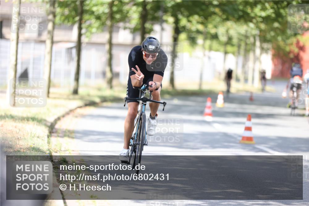 11.08.2024 - GEWOBA Citytriathlon Bremen H.Heesch http://msf.ph/oto/6802431 11.08.2024 12:03:45 Laufen  meine-sportfotos.de