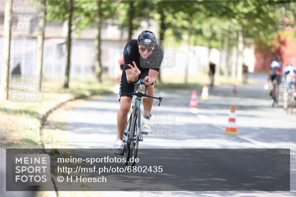 11.08.2024 - GEWOBA Citytriathlon Bremen H.Heesch http://msf.ph/oto/6802435 11.08.2024 12:03:45 Laufen  meine-sportfotos.de
