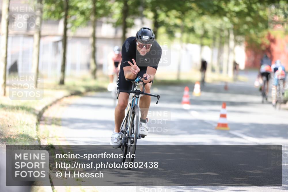 11.08.2024 - GEWOBA Citytriathlon Bremen H.Heesch http://msf.ph/oto/6802438 11.08.2024 12:03:45 Laufen  meine-sportfotos.de