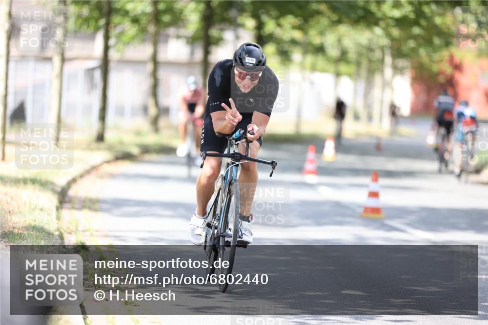 11.08.2024 - GEWOBA Citytriathlon Bremen H.Heesch http://msf.ph/oto/6802440 11.08.2024 12:03:45 Laufen  meine-sportfotos.de