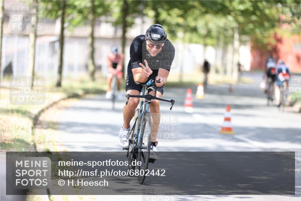 11.08.2024 - GEWOBA Citytriathlon Bremen H.Heesch http://msf.ph/oto/6802442 11.08.2024 12:03:45 Laufen  meine-sportfotos.de