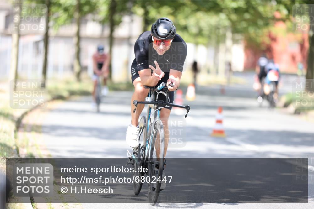 11.08.2024 - GEWOBA Citytriathlon Bremen H.Heesch http://msf.ph/oto/6802447 11.08.2024 12:03:45 Laufen  meine-sportfotos.de
