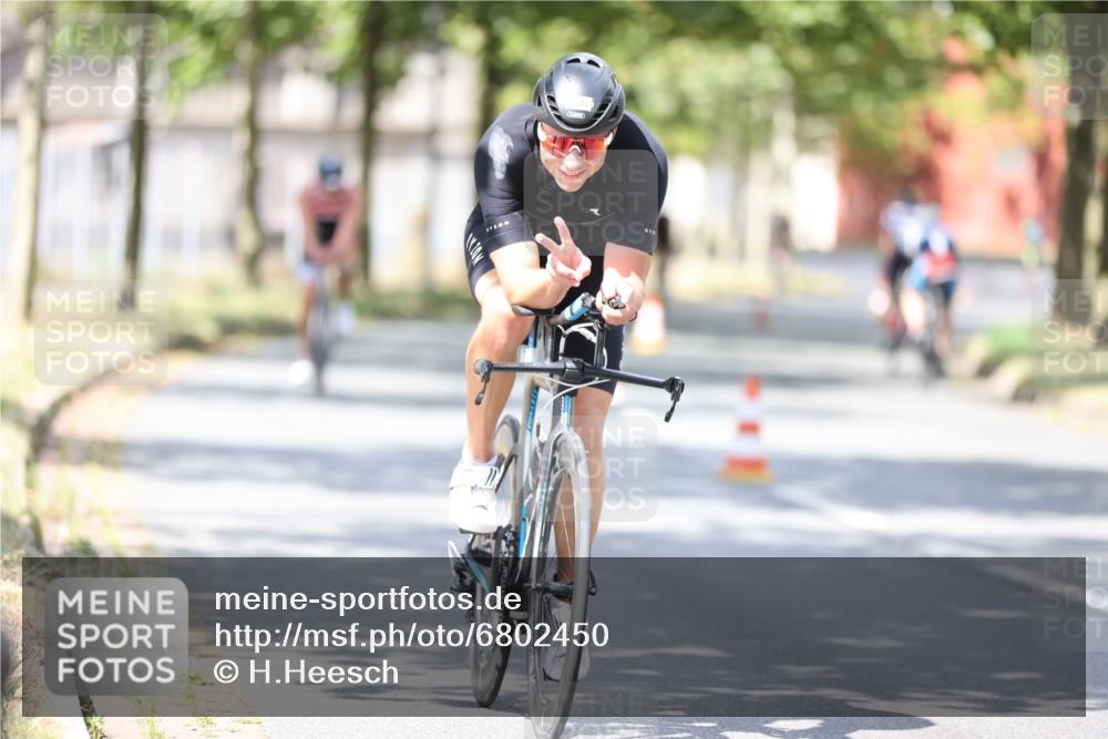 11.08.2024 - GEWOBA Citytriathlon Bremen H.Heesch http://msf.ph/oto/6802450 11.08.2024 12:03:45 Laufen  meine-sportfotos.de