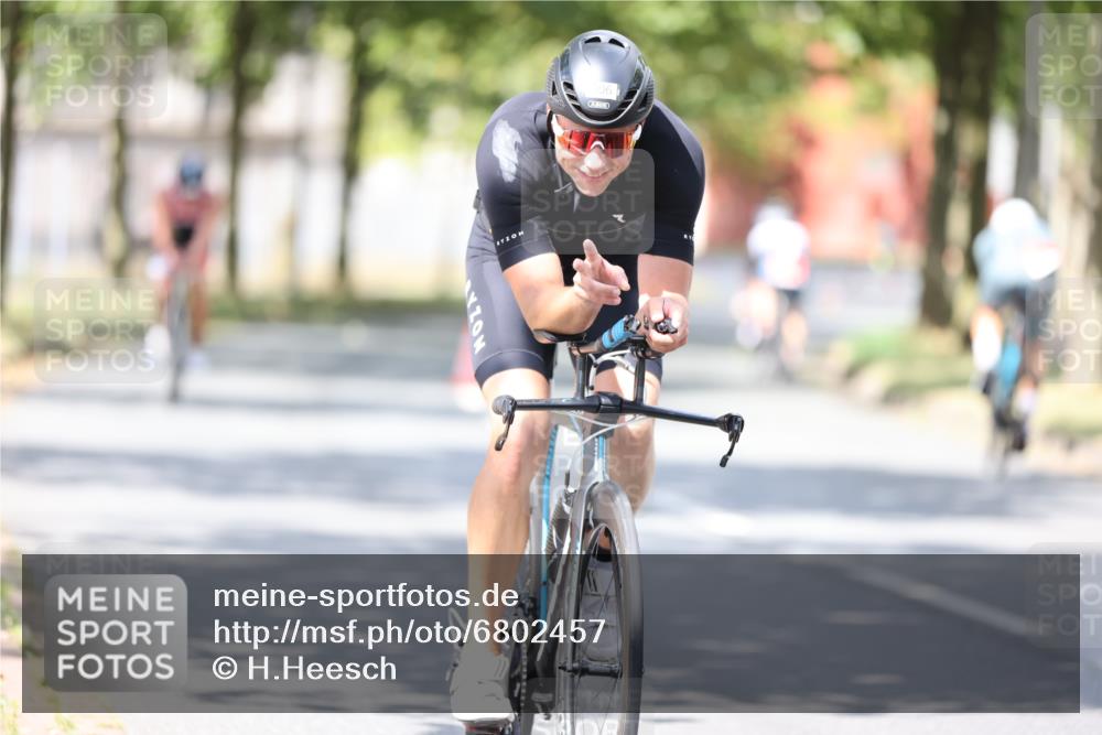 11.08.2024 - GEWOBA Citytriathlon Bremen H.Heesch http://msf.ph/oto/6802457 11.08.2024 12:03:46 Laufen  meine-sportfotos.de