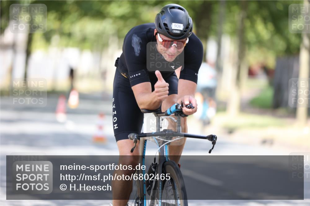 11.08.2024 - GEWOBA Citytriathlon Bremen H.Heesch http://msf.ph/oto/6802465 11.08.2024 12:03:46 Laufen  meine-sportfotos.de