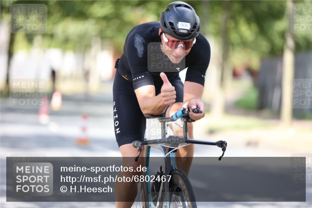 11.08.2024 - GEWOBA Citytriathlon Bremen H.Heesch http://msf.ph/oto/6802467 11.08.2024 12:03:46 Laufen  meine-sportfotos.de