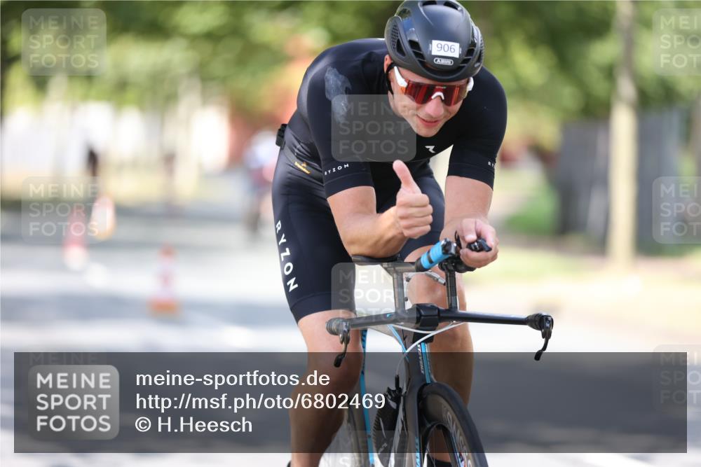 11.08.2024 - GEWOBA Citytriathlon Bremen H.Heesch http://msf.ph/oto/6802469 11.08.2024 12:03:46 Laufen  meine-sportfotos.de