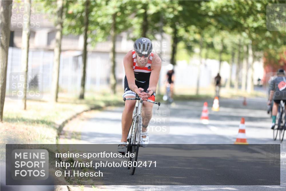 11.08.2024 - GEWOBA Citytriathlon Bremen H.Heesch http://msf.ph/oto/6802471 11.08.2024 12:03:48 Laufen  meine-sportfotos.de