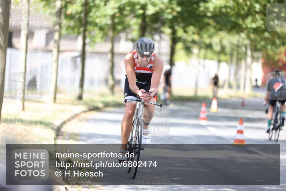 11.08.2024 - GEWOBA Citytriathlon Bremen H.Heesch http://msf.ph/oto/6802474 11.08.2024 12:03:48 Laufen  meine-sportfotos.de