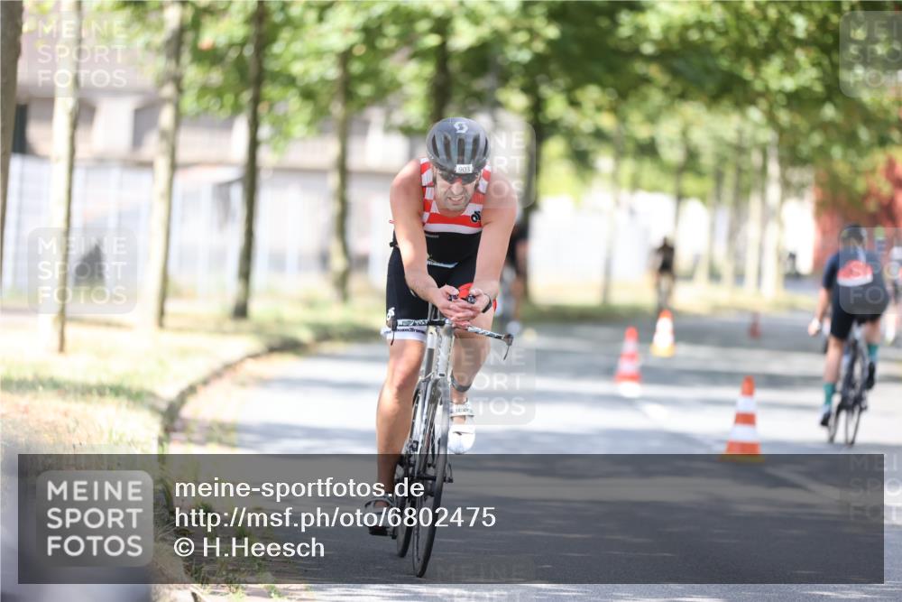 11.08.2024 - GEWOBA Citytriathlon Bremen H.Heesch http://msf.ph/oto/6802475 11.08.2024 12:03:48 Laufen  meine-sportfotos.de