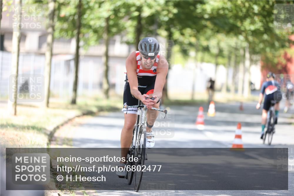 11.08.2024 - GEWOBA Citytriathlon Bremen H.Heesch http://msf.ph/oto/6802477 11.08.2024 12:03:48 Laufen  meine-sportfotos.de