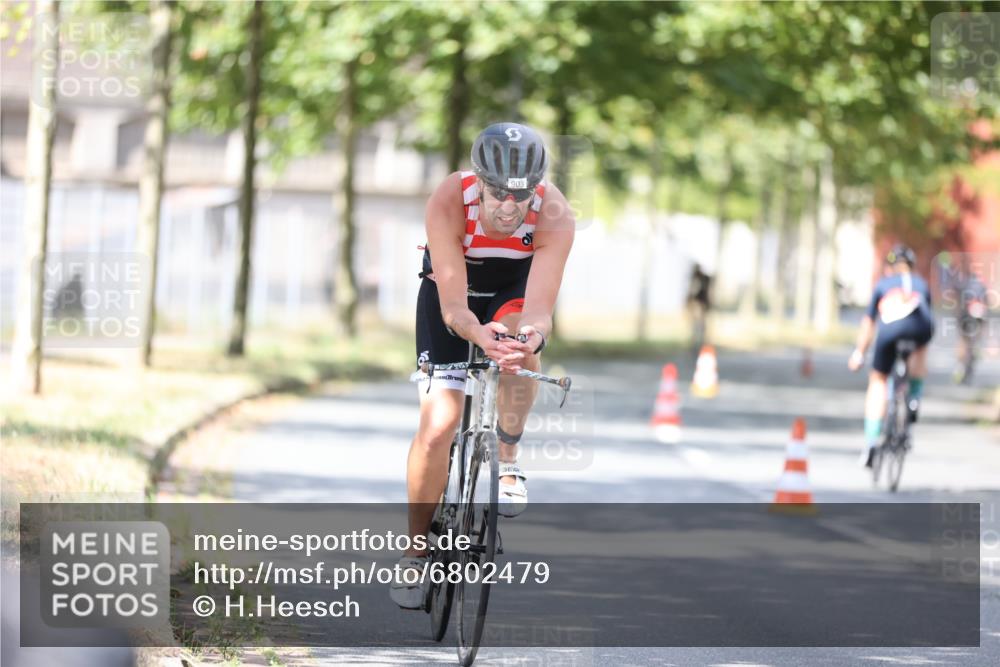 11.08.2024 - GEWOBA Citytriathlon Bremen H.Heesch http://msf.ph/oto/6802479 11.08.2024 12:03:48 Laufen  meine-sportfotos.de