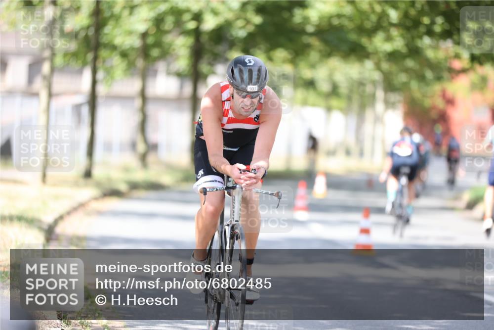 11.08.2024 - GEWOBA Citytriathlon Bremen H.Heesch http://msf.ph/oto/6802485 11.08.2024 12:03:48 Laufen  meine-sportfotos.de