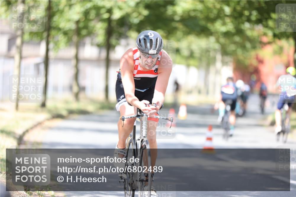11.08.2024 - GEWOBA Citytriathlon Bremen H.Heesch http://msf.ph/oto/6802489 11.08.2024 12:03:48 Laufen  meine-sportfotos.de