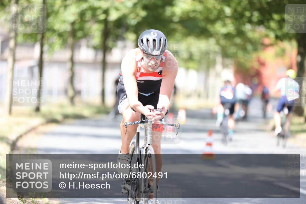 11.08.2024 - GEWOBA Citytriathlon Bremen H.Heesch http://msf.ph/oto/6802491 11.08.2024 12:03:48 Laufen  meine-sportfotos.de