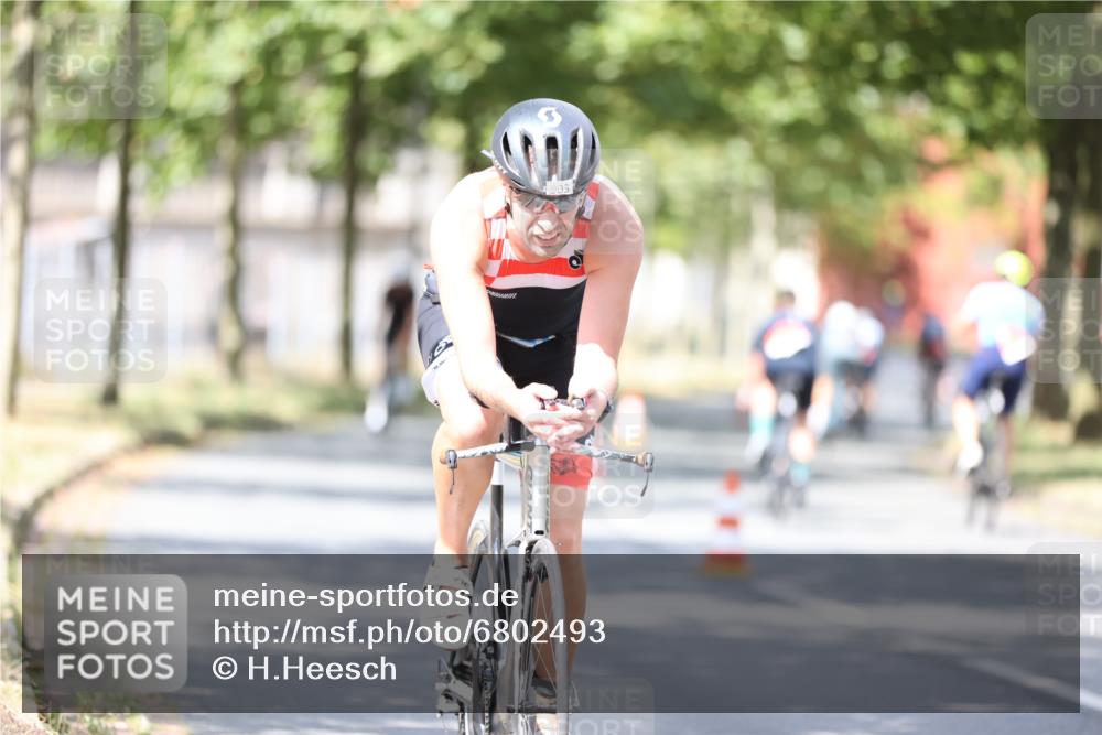 11.08.2024 - GEWOBA Citytriathlon Bremen H.Heesch http://msf.ph/oto/6802493 11.08.2024 12:03:48 Laufen  meine-sportfotos.de