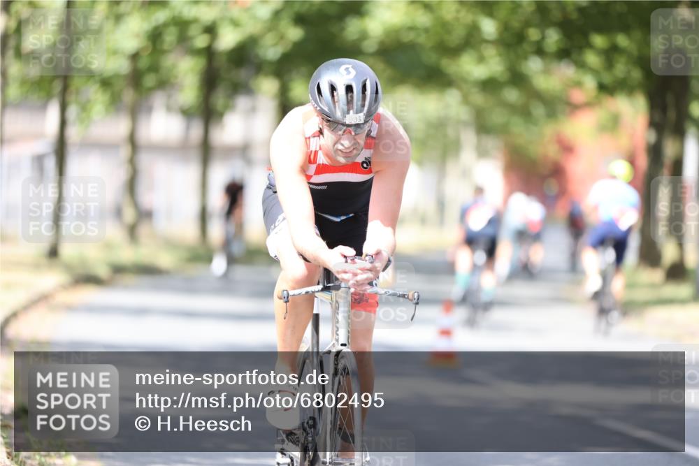 11.08.2024 - GEWOBA Citytriathlon Bremen H.Heesch http://msf.ph/oto/6802495 11.08.2024 12:03:48 Laufen  meine-sportfotos.de
