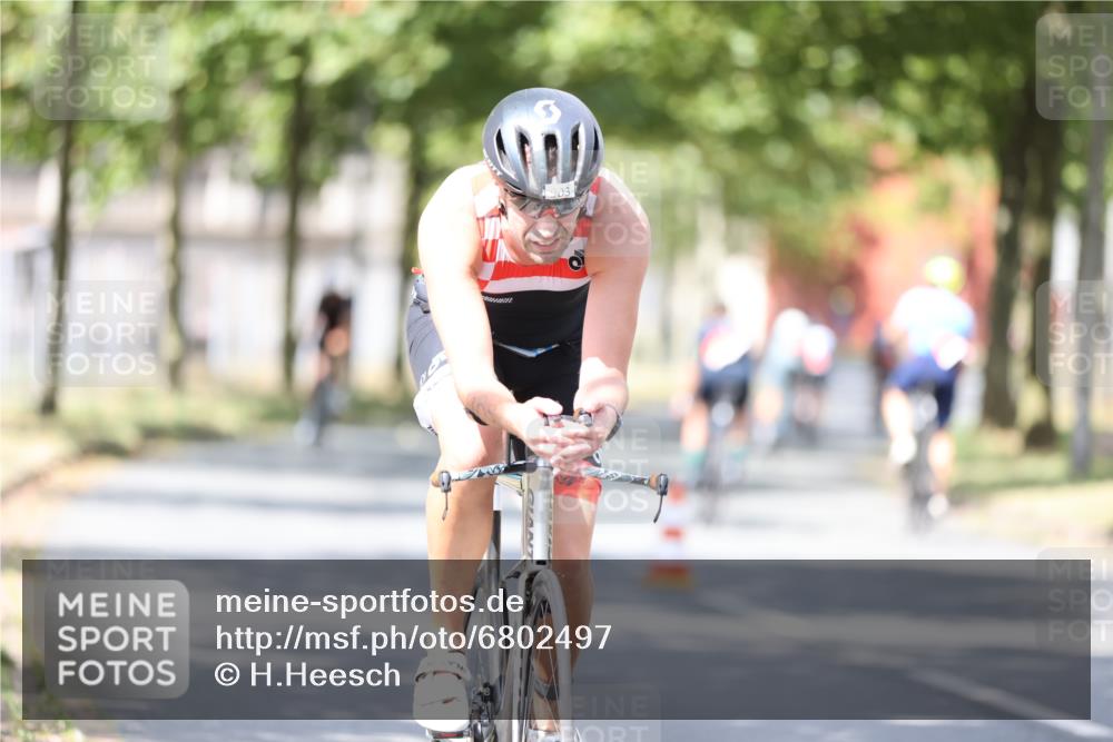 11.08.2024 - GEWOBA Citytriathlon Bremen H.Heesch http://msf.ph/oto/6802497 11.08.2024 12:03:48 Laufen  meine-sportfotos.de