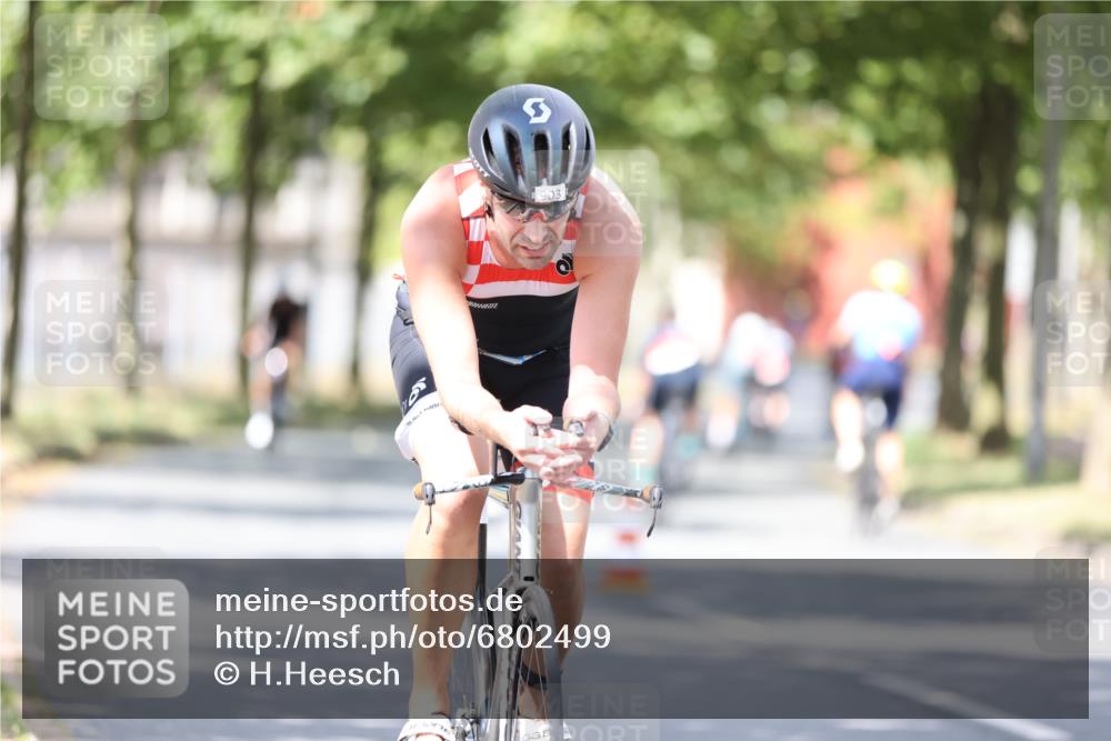 11.08.2024 - GEWOBA Citytriathlon Bremen H.Heesch http://msf.ph/oto/6802499 11.08.2024 12:03:48 Laufen  meine-sportfotos.de