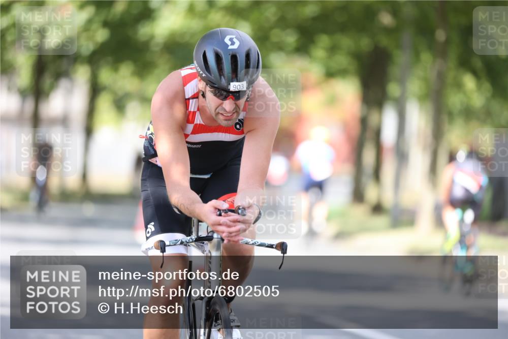 11.08.2024 - GEWOBA Citytriathlon Bremen H.Heesch http://msf.ph/oto/6802505 11.08.2024 12:03:48 Laufen  meine-sportfotos.de