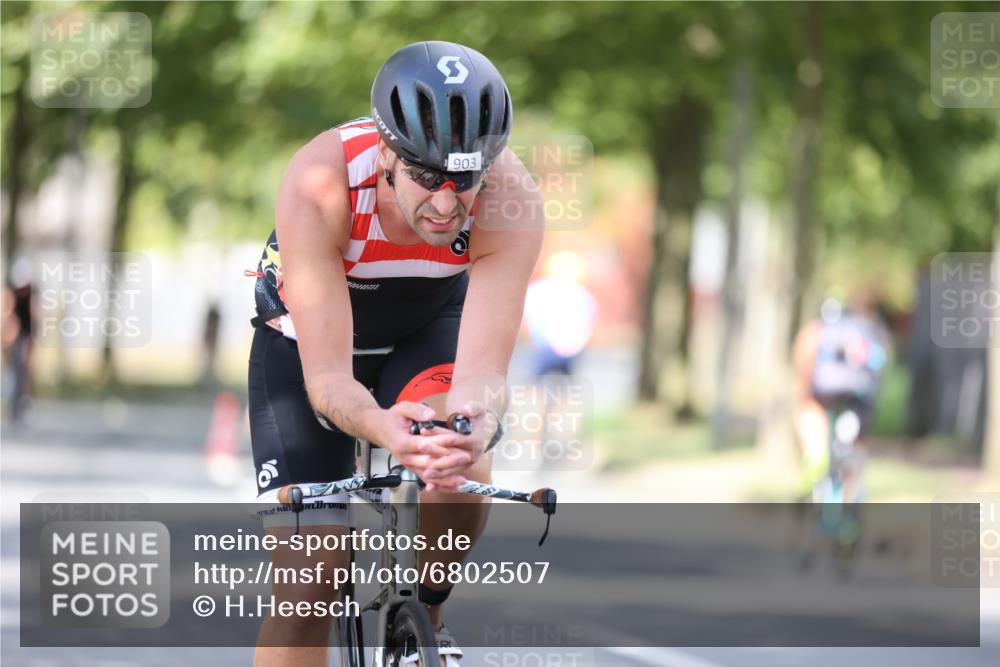 11.08.2024 - GEWOBA Citytriathlon Bremen H.Heesch http://msf.ph/oto/6802507 11.08.2024 12:03:48 Laufen  meine-sportfotos.de
