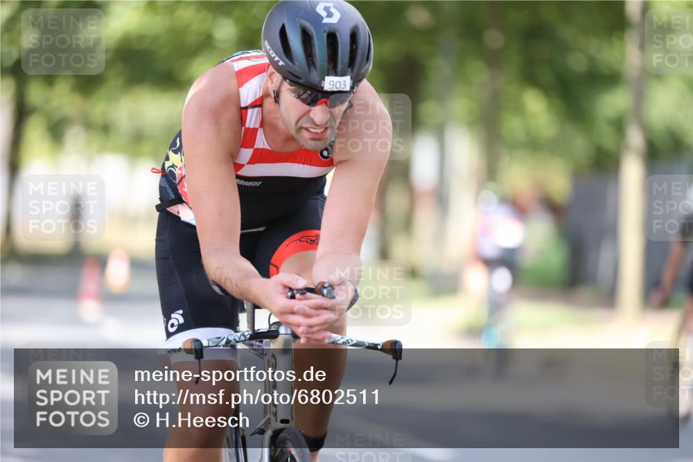 11.08.2024 - GEWOBA Citytriathlon Bremen H.Heesch http://msf.ph/oto/6802511 11.08.2024 12:03:49 Laufen  meine-sportfotos.de