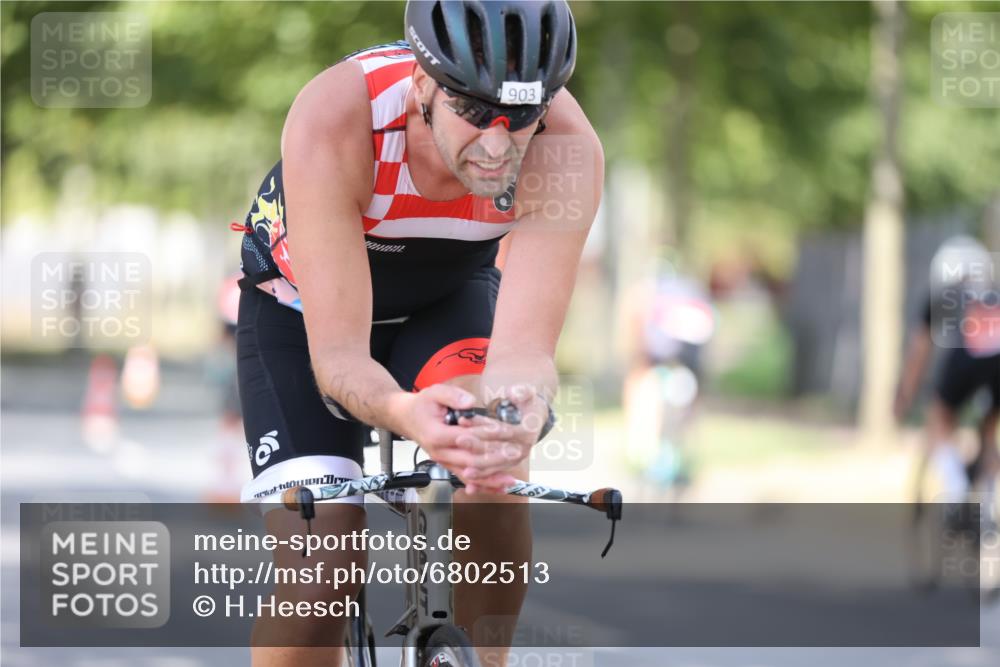 11.08.2024 - GEWOBA Citytriathlon Bremen H.Heesch http://msf.ph/oto/6802513 11.08.2024 12:03:49 Laufen  meine-sportfotos.de