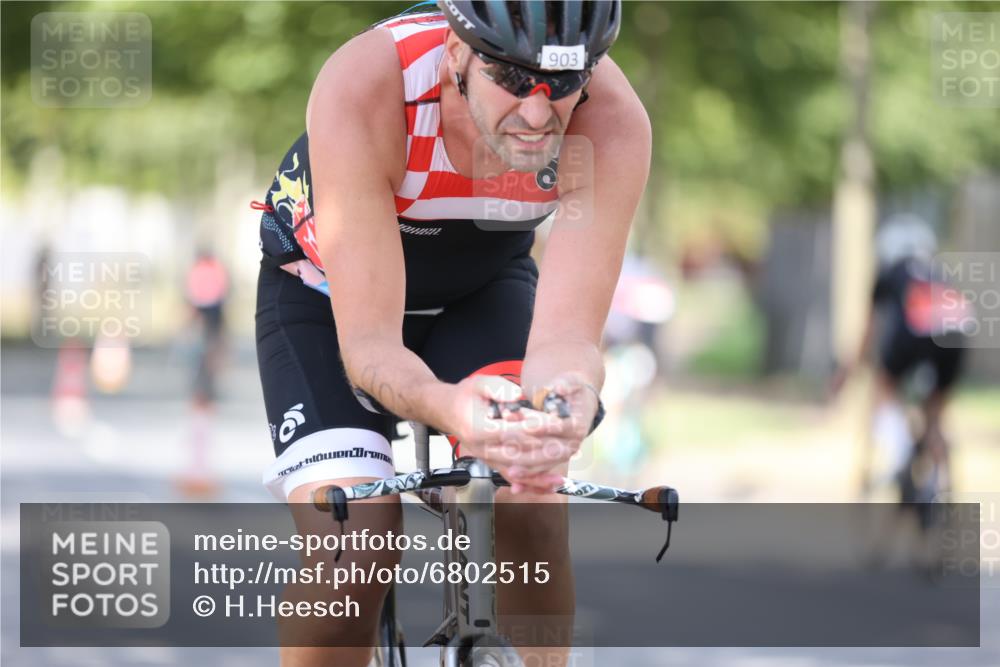 11.08.2024 - GEWOBA Citytriathlon Bremen H.Heesch http://msf.ph/oto/6802515 11.08.2024 12:03:49 Laufen  meine-sportfotos.de