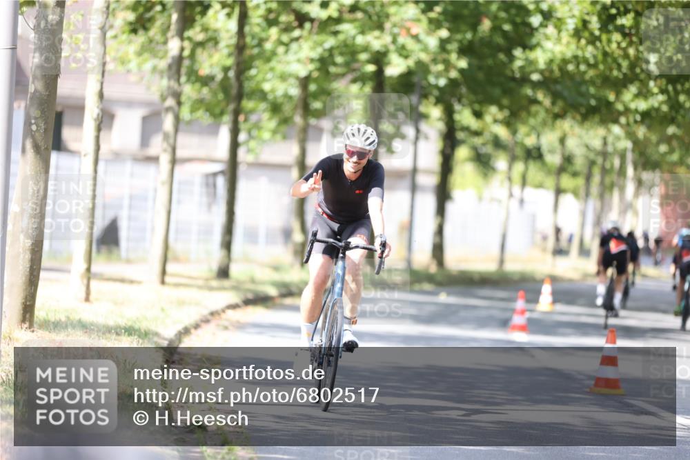 11.08.2024 - GEWOBA Citytriathlon Bremen H.Heesch http://msf.ph/oto/6802517 11.08.2024 12:03:52 Laufen  meine-sportfotos.de