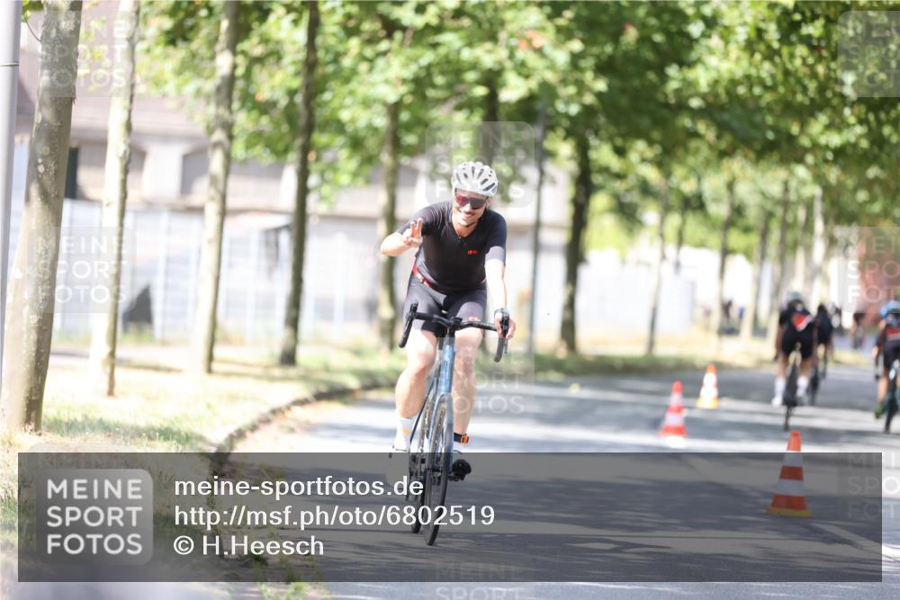 11.08.2024 - GEWOBA Citytriathlon Bremen H.Heesch http://msf.ph/oto/6802519 11.08.2024 12:03:52 Laufen  meine-sportfotos.de