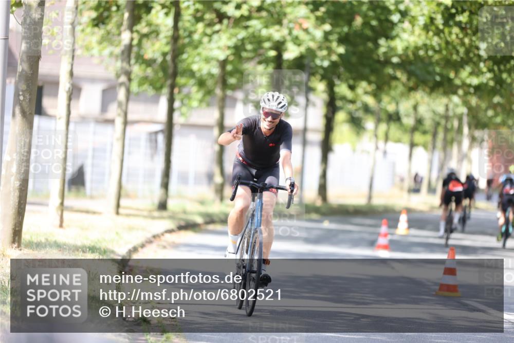 11.08.2024 - GEWOBA Citytriathlon Bremen H.Heesch http://msf.ph/oto/6802521 11.08.2024 12:03:52 Laufen  meine-sportfotos.de