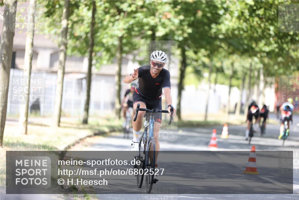 11.08.2024 - GEWOBA Citytriathlon Bremen H.Heesch http://msf.ph/oto/6802527 11.08.2024 12:03:52 Laufen  meine-sportfotos.de