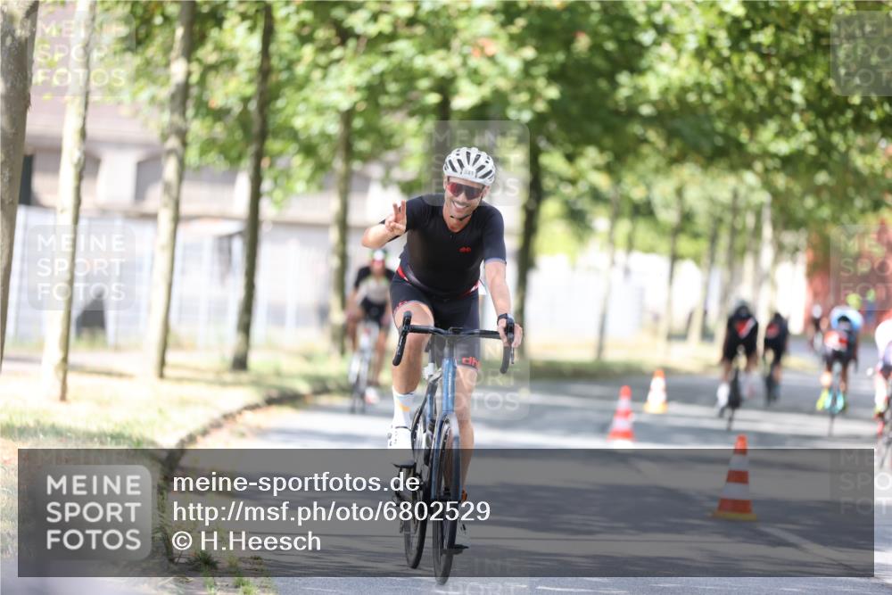 11.08.2024 - GEWOBA Citytriathlon Bremen H.Heesch http://msf.ph/oto/6802529 11.08.2024 12:03:52 Laufen  meine-sportfotos.de